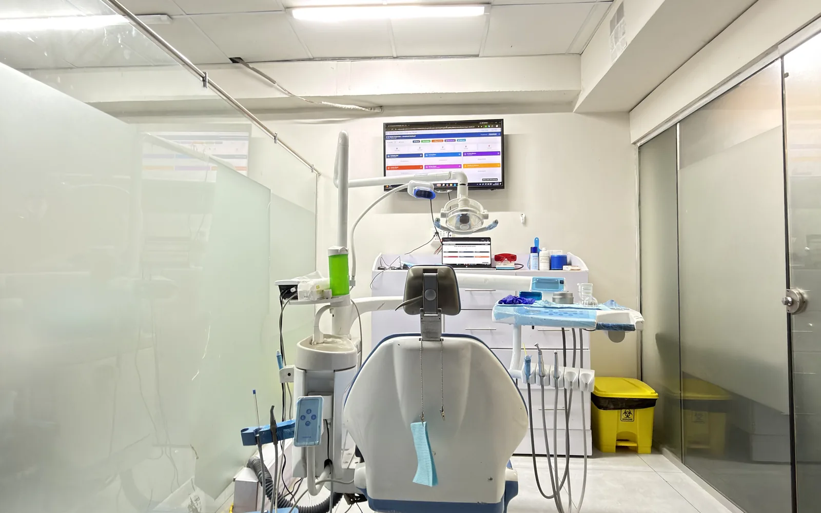 Treatment room prepared for a patient at Dr Hashim & Associates, G-9 Markaz